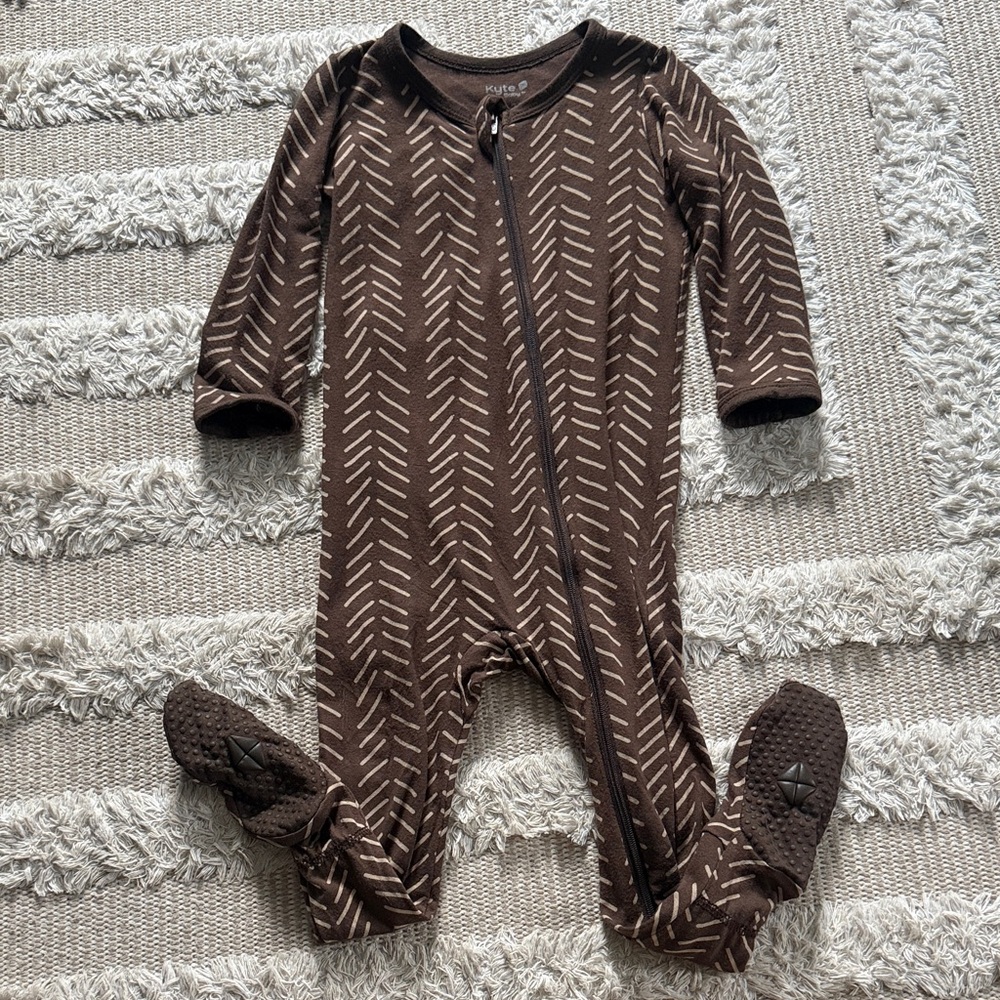 Kyte BABY Herringbone zippered Footie